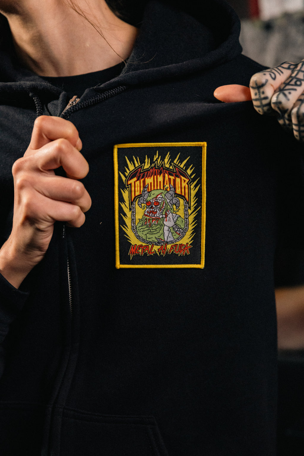 Pulover s kapuco z zadrgo, Metal As Fuck